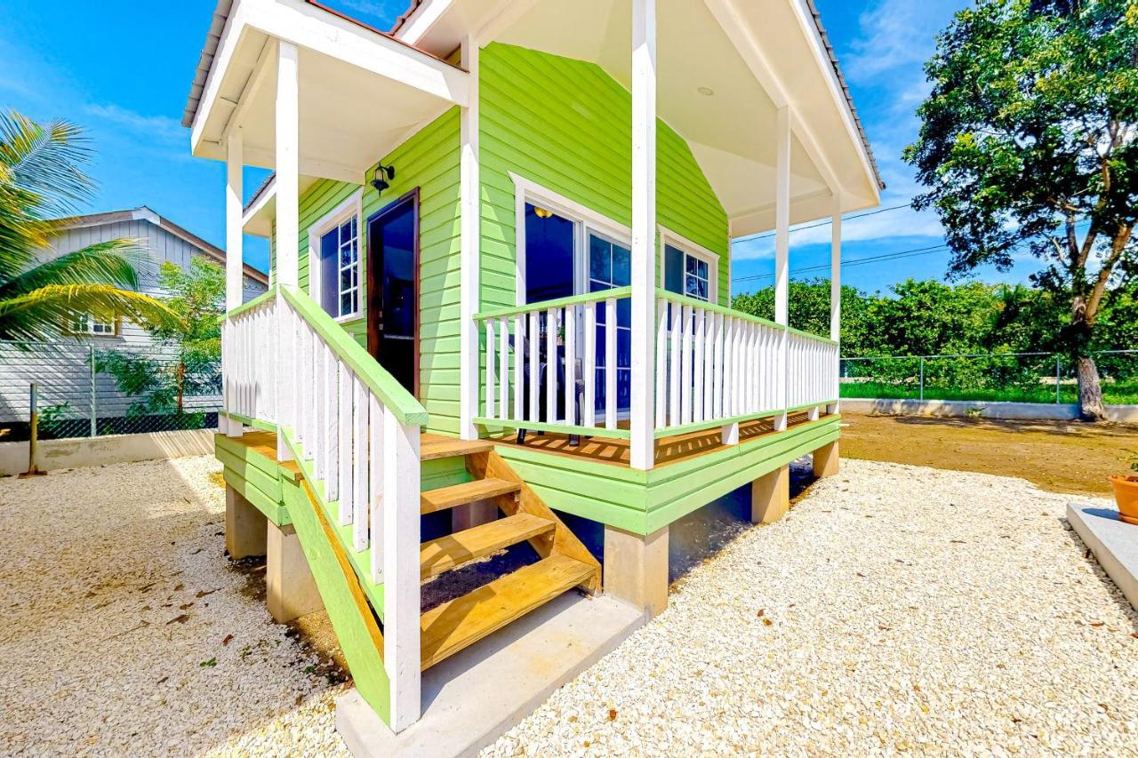 Kiara At Hummingbird Estate Gold Standard Certified Hotel Dangriga Exterior photo